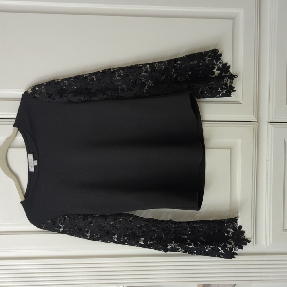 Women's Black Lace Sleeved Top